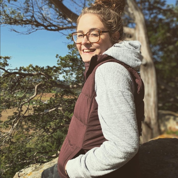 Meet your Posher, Jessica - Picture 2 of 2